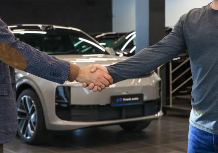 Автоэксперт нашел причину непопулярности покупки машин онлайн