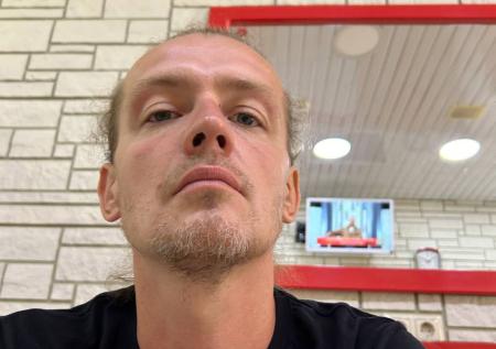 Звезда золотого состава «Дома-2» стал «уборщиком» и переехал в деревню