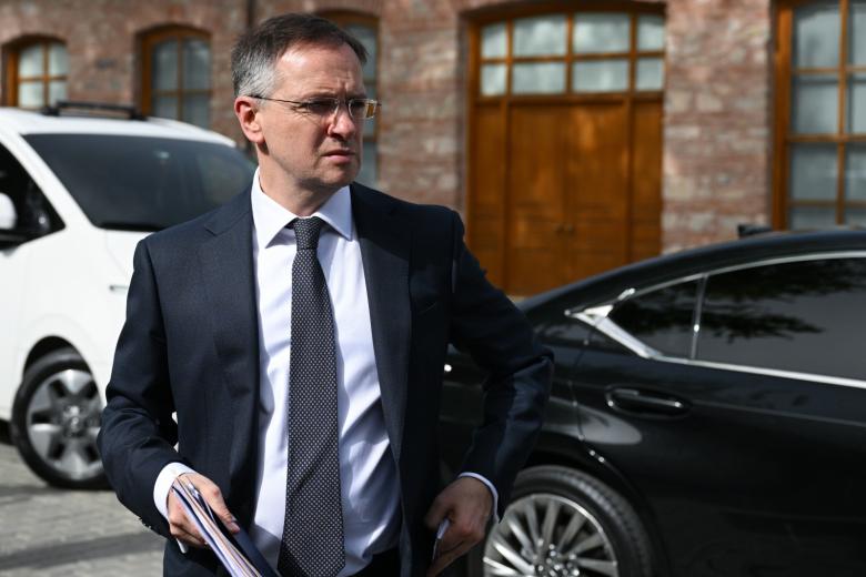 Турция. Стамбул. Помощник президента РФ Владимир Мединский после заявления российской делегации по итогам переговоров России и Украины
