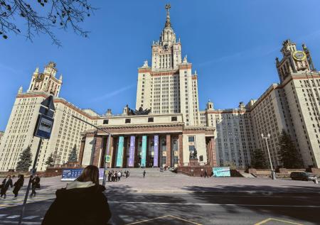 Рособрнадзор объявил предостережения МГУ и другим крупным вузам
