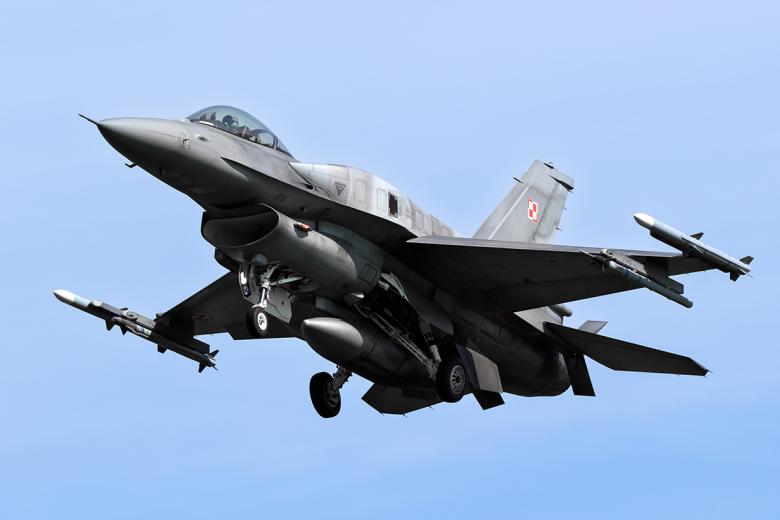 Истребитель F-16