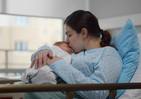Беременным объяснили, как получить родовой сертификат от государства