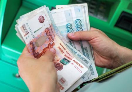 Россиянам рассказали, как выгодно вложить 100 тысяч рублей