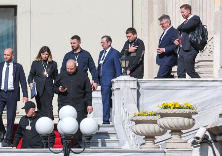 Отмечена странность в поведении украинской делегации на переговорах