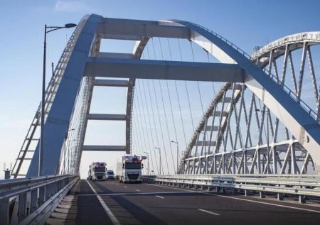 Крымский мост перекрыли для транспорта