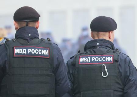 За газировку: «просроченный» мигрант совратил отсталую девочку у озера