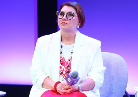 Роза Сябитова оценила идею Собчак о запрете брака до 30 лет