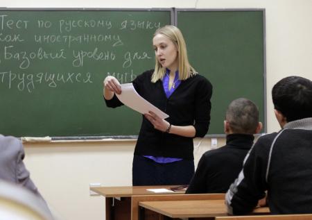 Названа доля мигрантов, не справившихся с экзаменом по русскому языку
