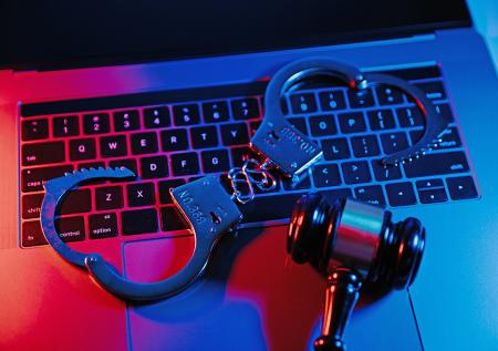 Россиянам рассказали, как не попасть под уголовку из-за высказываний в Сети