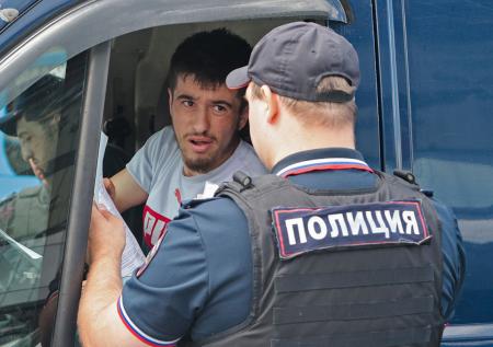 В Петербурге прошел первый летний рейд по местам скопления мигрантов