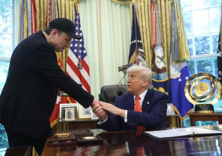 Маск критикует инициативы Трампа: как это влияет на их отношения