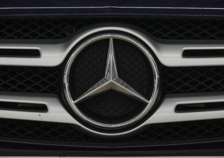 Mercedes с предполагаемыми похитителями блогера уехал вместе с полицией
