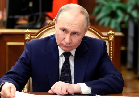 Путин выразил соболезнования родным погибших при ЧП с поездом под Брянском