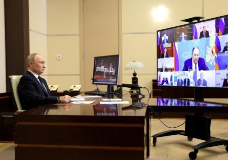 Путин поручил организовать работу по поддержке российского мессенджера