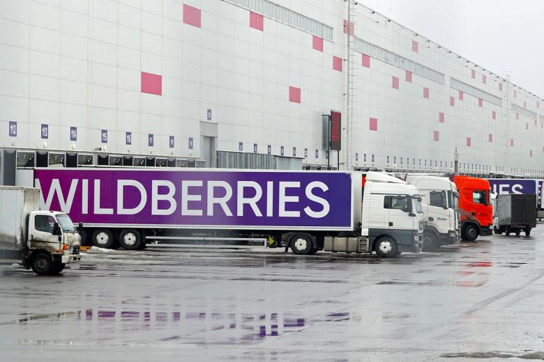 Грузовик на складе Wildberries