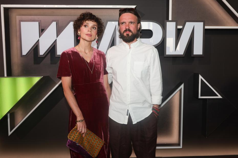 Актриса Анастасия Микульчина и режиссер Артем Аксененко