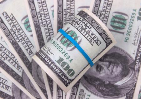 Банк России повысил официальный курс доллара