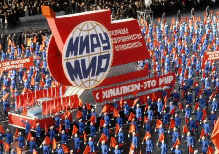 Советский лозунг «Миру — мир» может стать причиной для уголовного дела