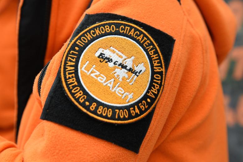 Нашивка на форме волонтера поисково-спасательного отряда «ЛизаАлерт»