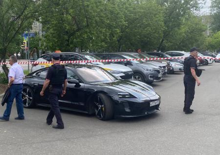 Опубликованы кадры с места обнаружения нового подозрительного авто в Москве