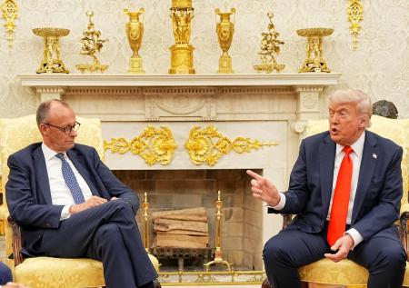 Стало известно, какой сигнал Трамп подал Зеленскому на встрече с Мерцем