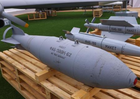Появились кадры, как ФАБ-1500 снес до основания администрацию Херсона