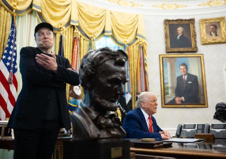 Стало известно, сколько Трамп потерял из-за ссоры с Маском