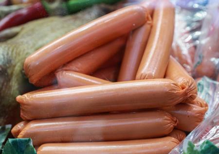 В сосисках известного мясного бренда обнаружили сальмонеллу