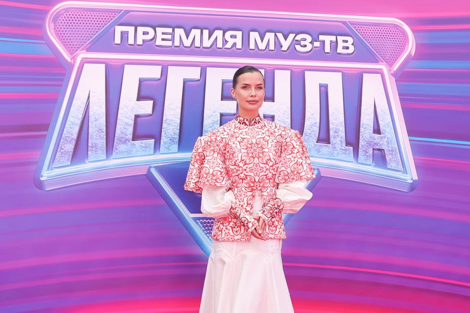 Татьяна Куртукова на красной дорожке перед церемонией вручения ХХ национальной телевизионной премии в области популярной музыки МУЗ-ТВ 2025