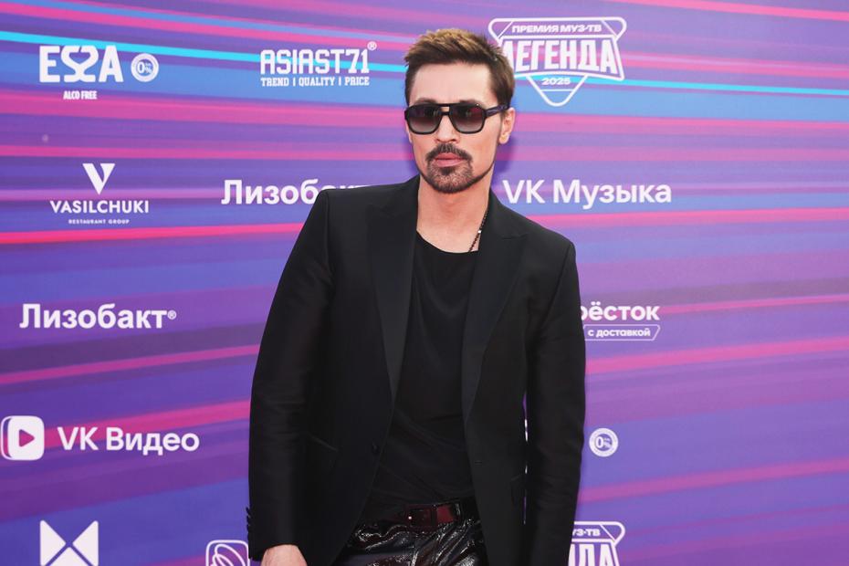 Дима Билан на красной дорожке перед церемонией вручения ХХ национальной телевизионной премии в области популярной музыки МУЗ-ТВ 2025