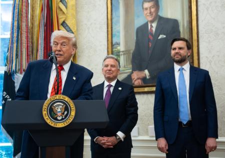 Трамп дал Вэнсу урок дипломатии насчет Маска