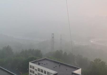 Смерч, ливень и град обрушились на Москву: как непогода ударила по столице
