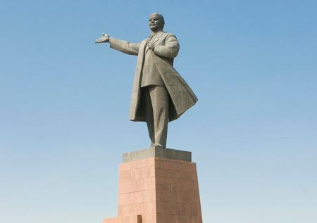 В Госдуме отреагировали на снос памятника Ленину в Киргизии