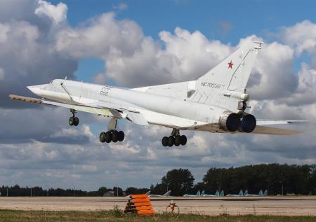 ВКС России нанесли удар ракетами Х-22 «Буря» по острову Змеиный