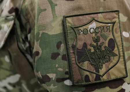 Житель Омска угрожал разбить памятную доску в честь погибшего на СВО соседа