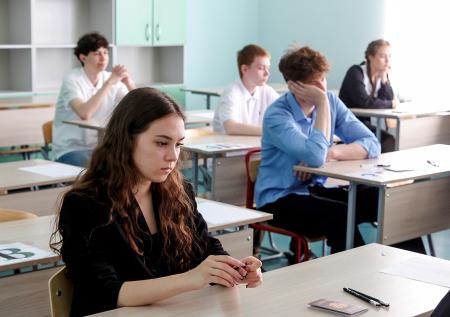 Результаты ЕГЭ-2025, погода в Москве, курс доллара в июле: что будет дальше