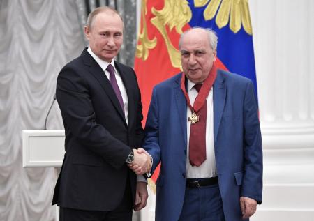 Путин удостоил госпремии выдающегося российского историка