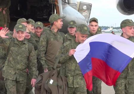 «Горжусь»: вернувшийся из плена боец о долгожданном возвращении домой