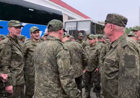 На аэродром Чкаловский сел ИЛ-76 со второй группой российских военнопленных