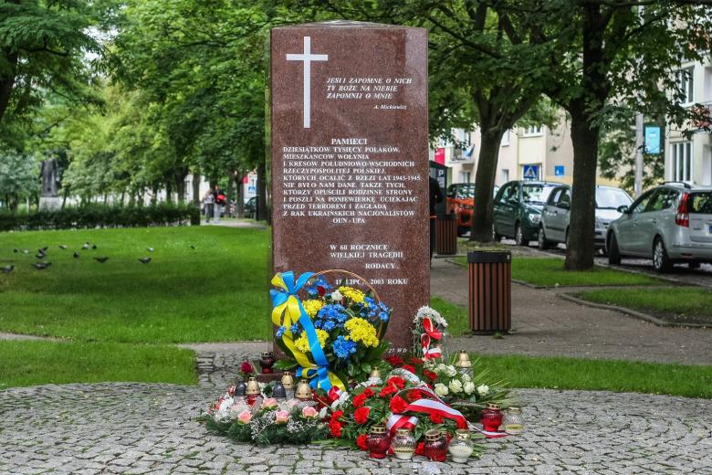Памятник полякам — жертвам резни на Волыни и в Восточной Галиции в Гданьске