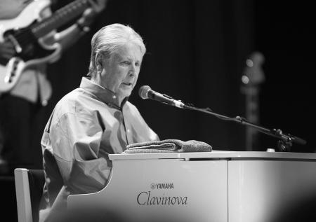 Умер лидер Beach Boys