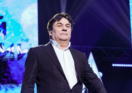 Серов посоветовал молодым артистам уйти со сцены