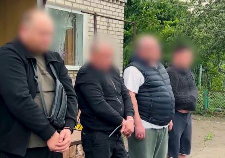 Трое россиян организовали наркобизнес под видом гумпомощи для СВО