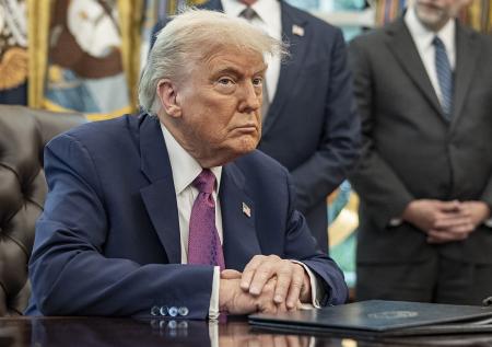 Трамп решил выслать украинцев в тюрьму