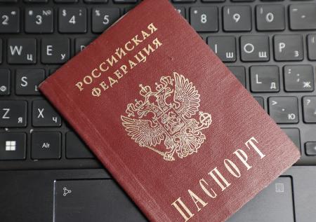 Сбежавшие на Украину учителя грозили коллегам прибить паспорта ко лбам