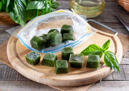 Сохраним пользу и вкус: как правильно заморозить зелень на зиму