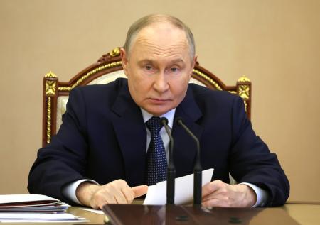 Путин освободил от миграционных требований одну категорию иностранцев