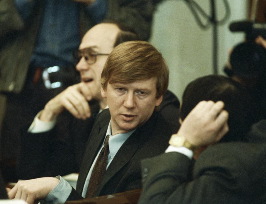 Анатолий Чубайс во время работы VII Съезда народных депутатов, 1992 год