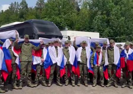 Появились кадры возвращенных из плена бойцов ВС России