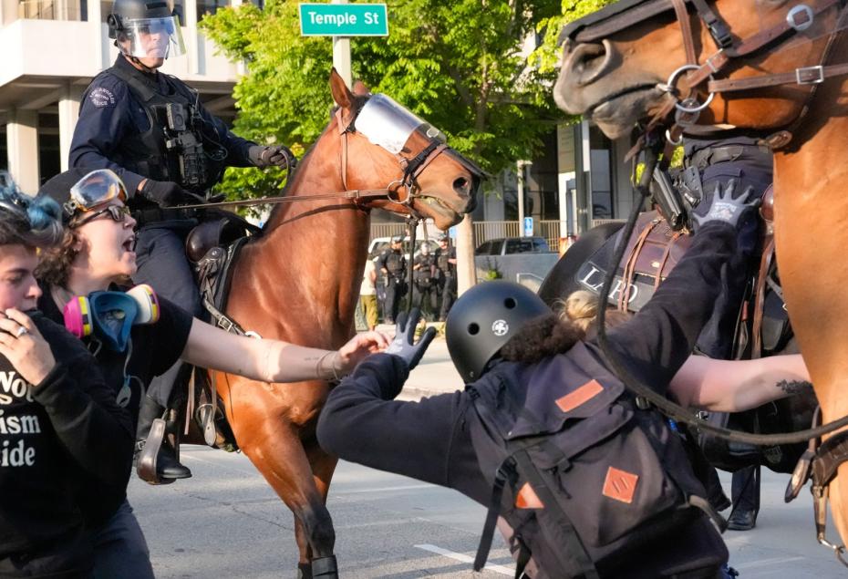 В США продолжаются беспорядки против задержаний нелегальных мигрантов